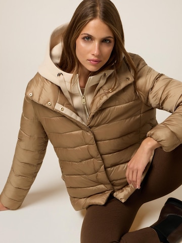 Giacca invernale di oltre in beige