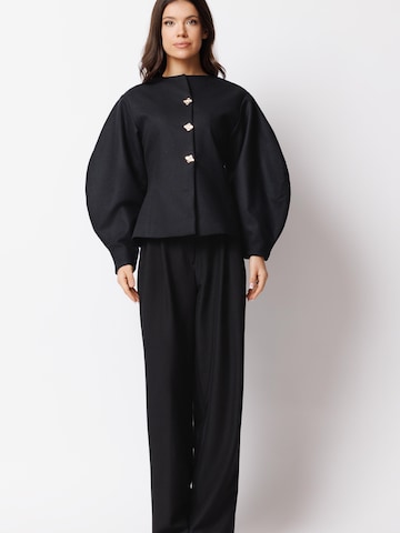 Veste mi-saison 'Lyra' Couture de Marie en noir : devant