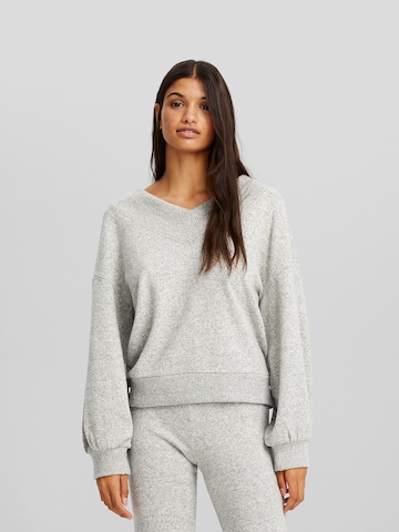 Pull-over Bershka en gris : devant