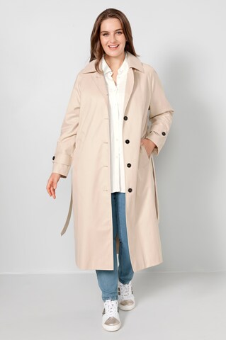 Sara Lindholm Between-Seasons Coat in Beige