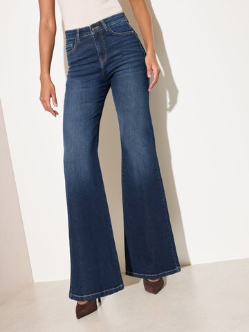 Evazați Jeans de la Friends Like These pe albastru: față