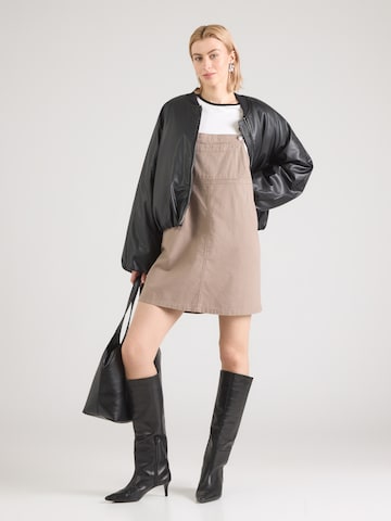 QSSuknja s tregerima - siva boja