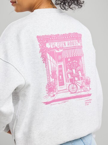 America Today Sweatshirt in Grey