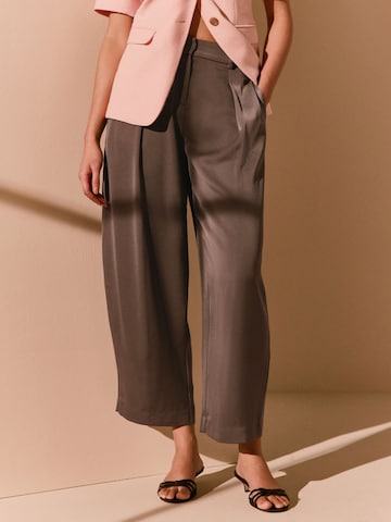 Barrel Pantalon à pince Next en marron : devant