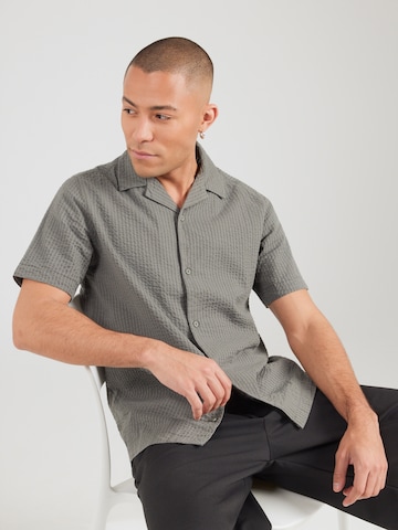 QS Regular fit Button Up Shirt in Grey: front