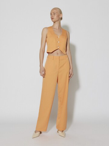 SOMETHINGNEW Vest i orange