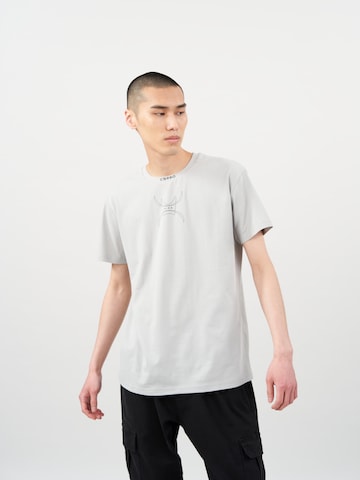 Cørbo Hiro T-Shirt 'Ronin' in Grau: predná strana