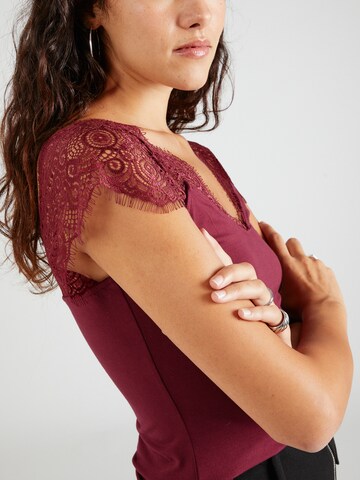 ABOUT YOU Shirt 'Polly' in Rood