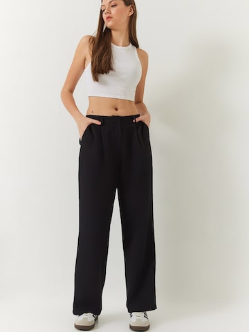 Bianco LucciLoosefit Hlače s naborima - crna boja