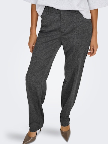 regular Pantaloni con pieghe 'ONLMARNIE' di ONLY in grigio