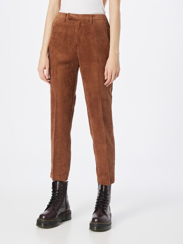 QS Tapered Pleated Pants in Brown: front