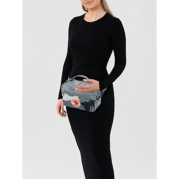 Marsupio 'Kanken Graphics' di Fjällräven in blu: frontale