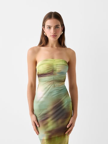 Rochie de la Bershka pe verde