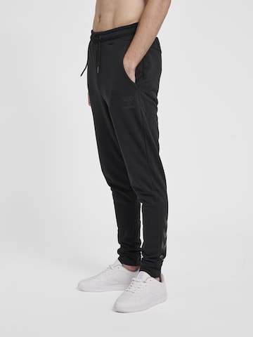 Regular Pantaloni sport de la Hummel pe negru: față