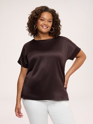 T-shirt Fiorella Rubino en marron : devant