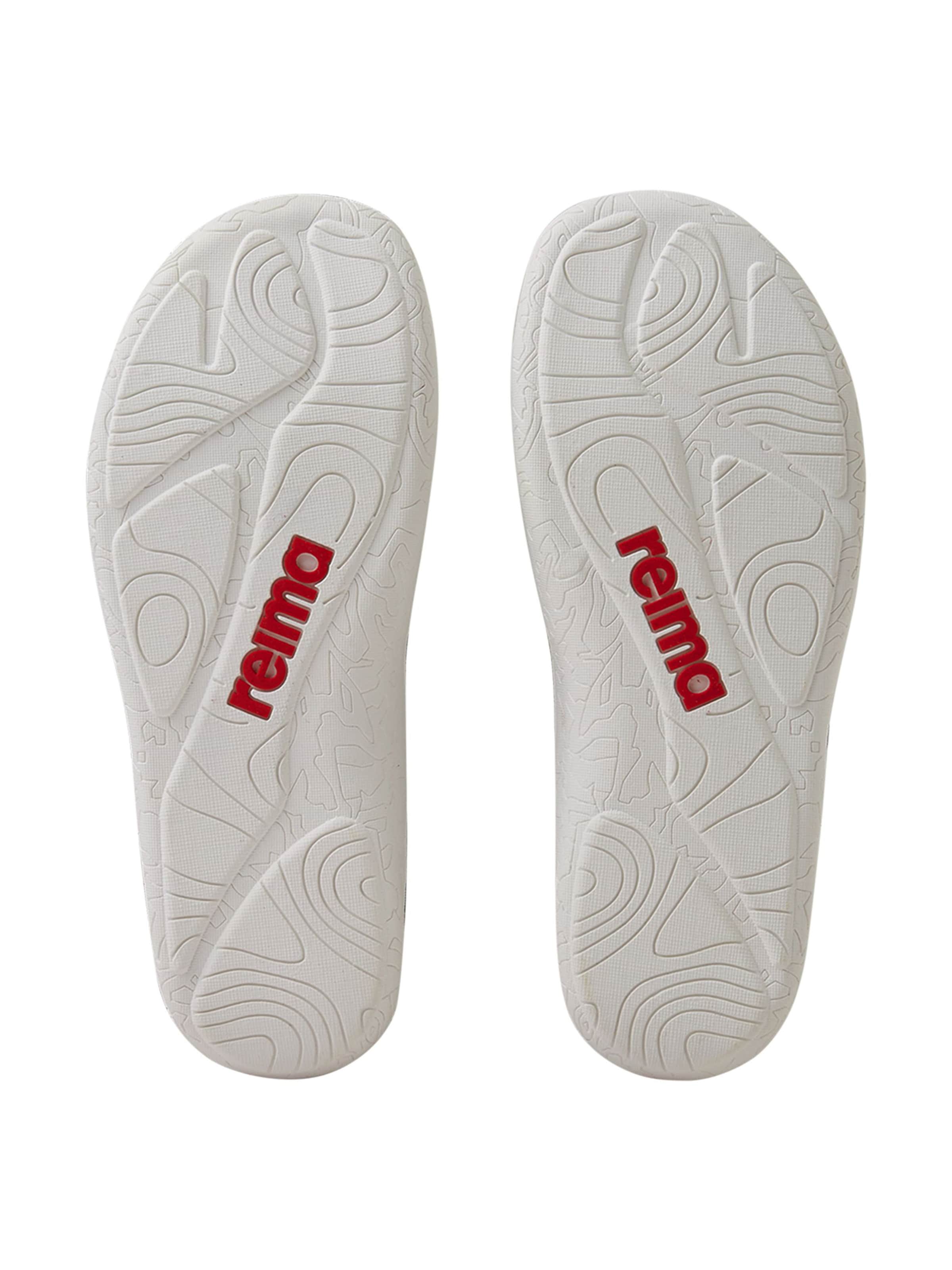 Chaussures ouvertes Reima en noir