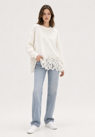 Elara Sweatshirt in Weiß: Vorderseite