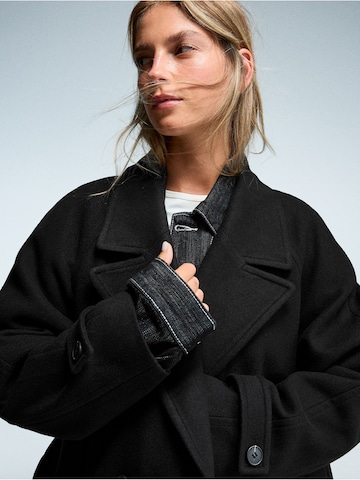 Bershka Mantel in Schwarz