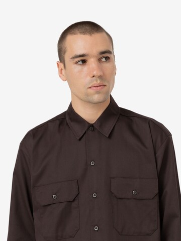 DICKIES - Regular Fit Camisa 'WORK' em castanho