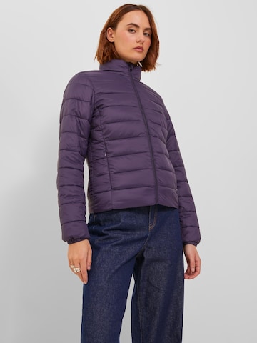 JJXX Prehodna jakna 'Nora' | vijolična barva