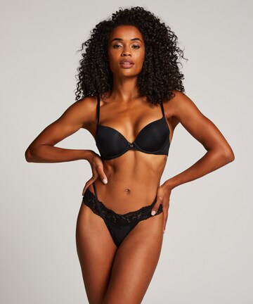 Hunkemöller String in Schwarz: Vorderseite