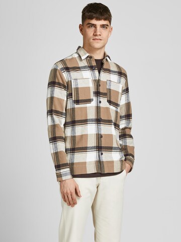 JACK & JONES - Regular Fit Camisa 'Logan' em castanho: frente