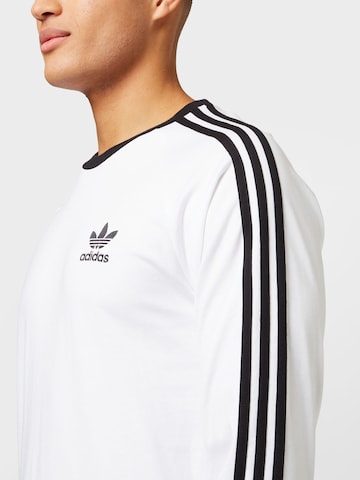 ADIDAS ORIGINALS Bluser & t-shirts 'Adicolor Classic' i hvid