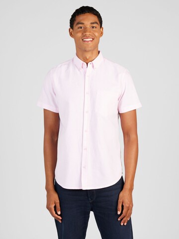 Coupe regular Chemise BURTON MENSWEAR LONDON en rose : devant