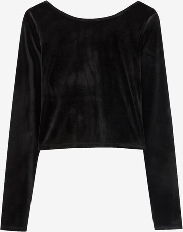 Tricou de la Pull&Bear pe negru: față