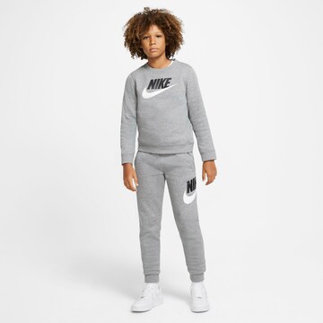 Nike SportswearRegular Fit Sweater majica 'Club Futura' - siva boja