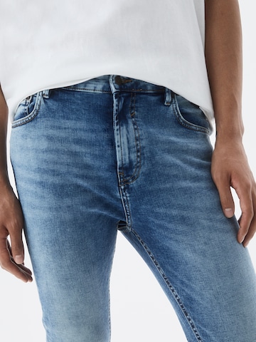 Pull&Bear Tapered Jeans in Blauw