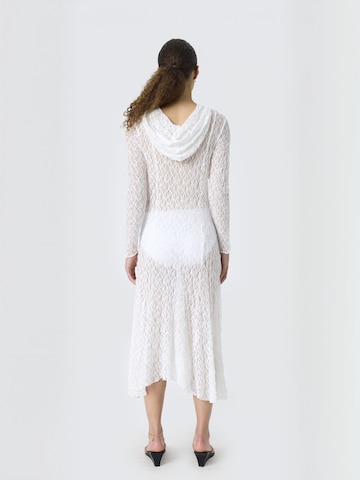 Robe ' MargoRS ' Résumé en blanc : derrière