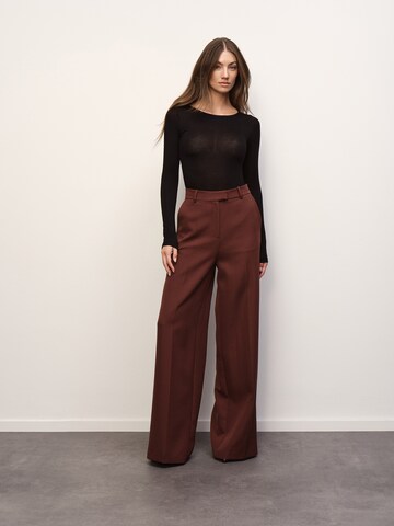 RÆRE by Lorena Rae - Loosefit Pantalón de pinzas 'Elektra' en marrón