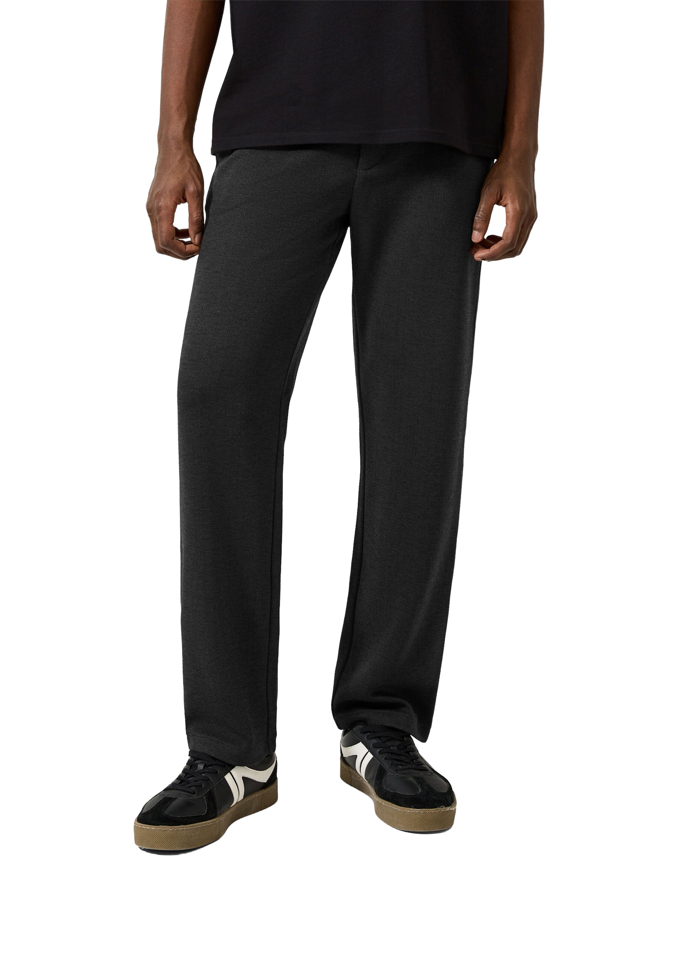 QS Regular Broek in Zwart: voorkant