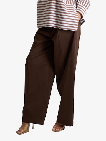 Jijil Loose fit Pants in Brown: front