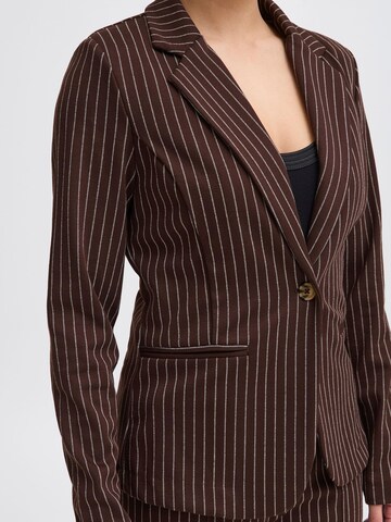 Blazer ' IXKATE PINSTRIPED BL ' di ICHI in marrone