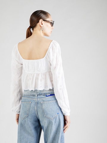 HOLLISTER - Blusa en blanco