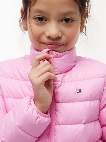 TOMMY HILFIGER Φθινοπωρινό και ανοιξιάτικο μπουφάν 'ESSENTIAL' σε ροζ