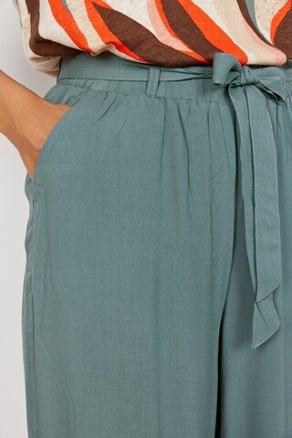 Wide leg Pantaloni con pieghe 'Radia' di Soyaconcept in verde