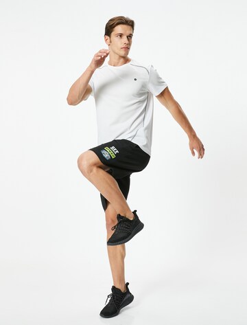 Koton Regular Shorts in Schwarz