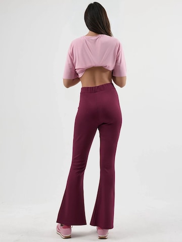 Hiccup - Flared Calças em vermelho