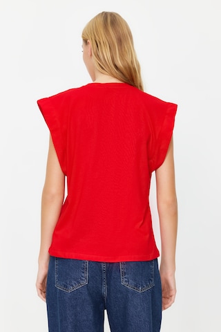 Tricou de la Trendyol pe roșu