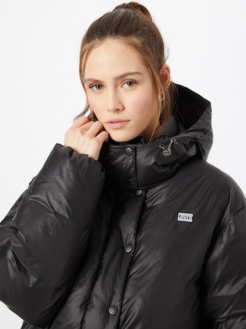 LEVI'S ® Wintermantel 'Luna Core Puffer Mid' in Schwarz