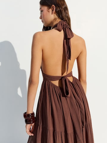 Bershka Kleid 'VESTIDO' in Braun