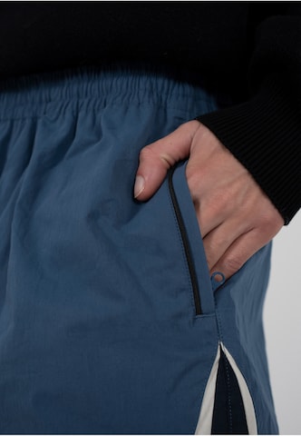 Prohibited Regular Sportshorts 'Racer' in Blau