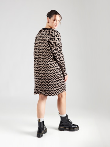 Robes en maille 'VMCARIA' Vero Moda Curve en beige