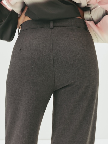 Regular Pantalon Pull&Bear en gris