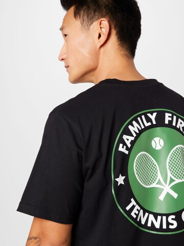 Family First T-Shirt in Schwarz