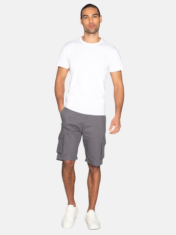 Threadbare Regular Shorts in Grau