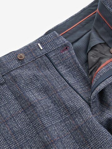 Coupe slim Pantalon à plis Next en bleu